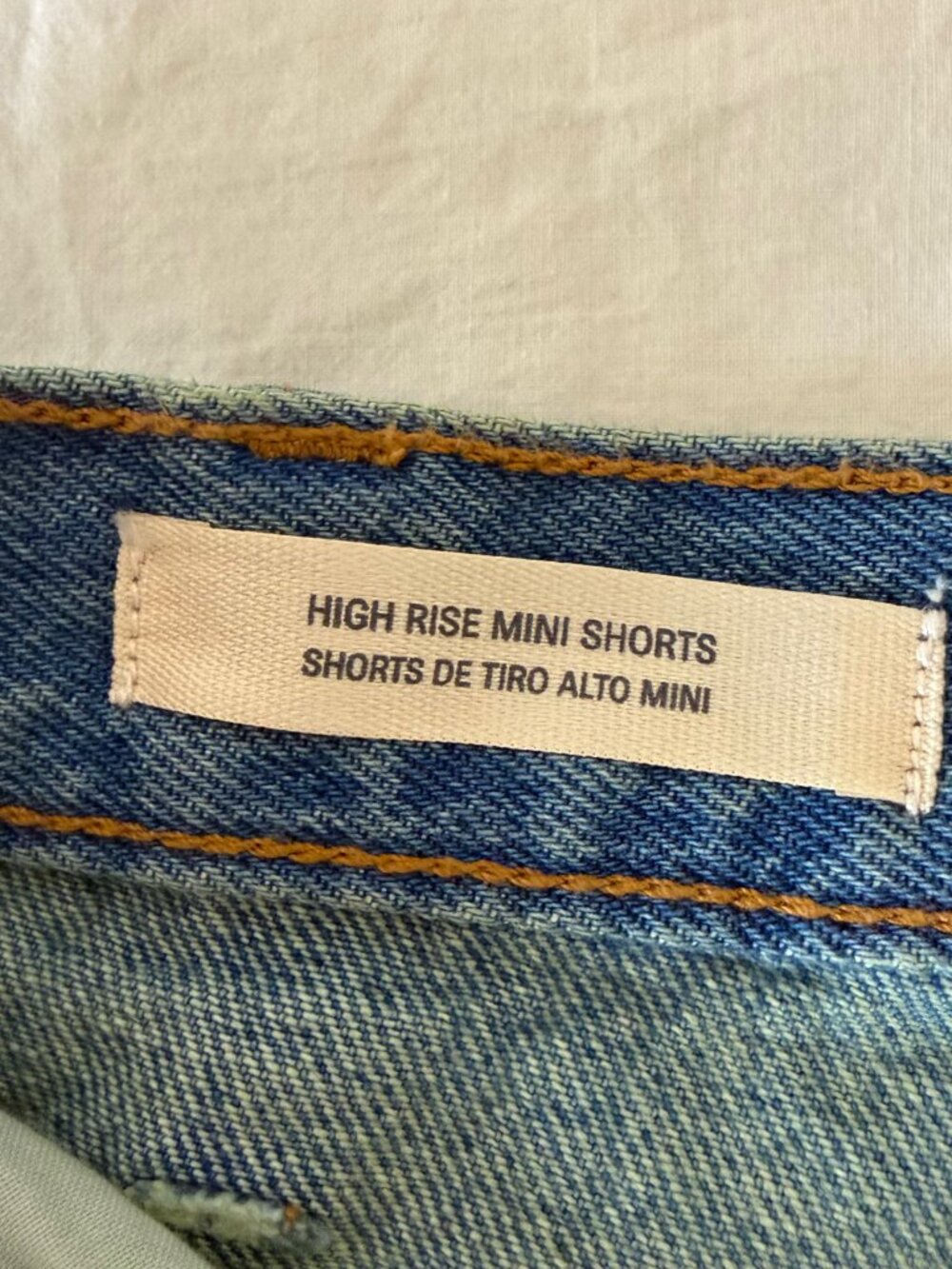 Universal Thread High Rise Mini Shorts Size 4 Distressed Button Closure NWT - Picture 3 of 10